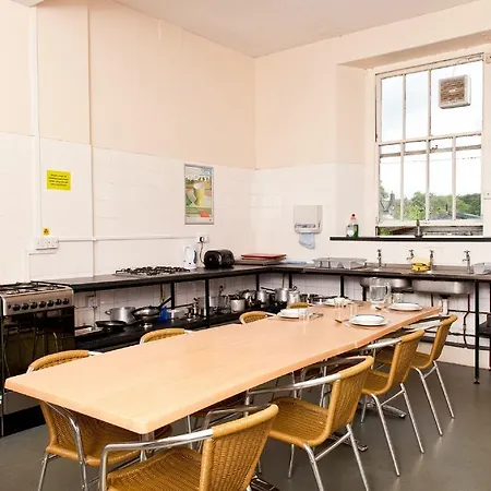 Hostel Yha Holly
