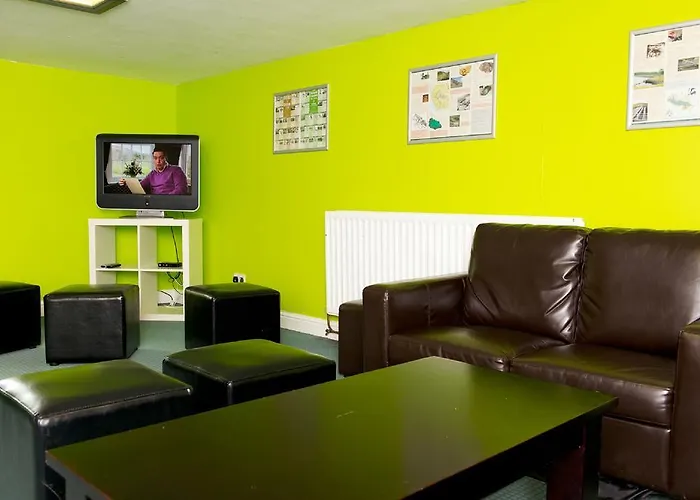 واي إتش إيه هولي هاو كونيستون