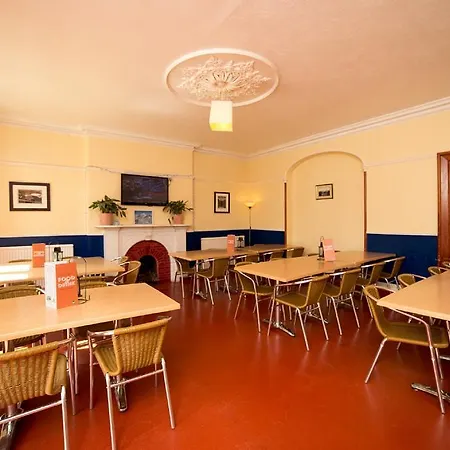 Hostel Yha Holly
