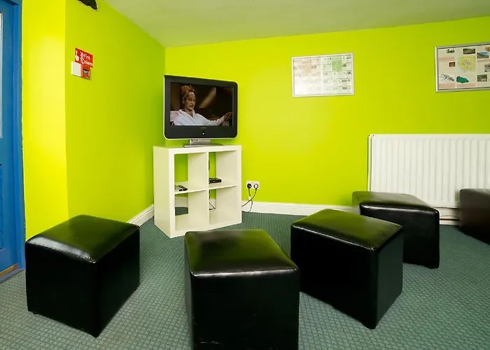 واي إتش إيه هولي هاو بيت شباب