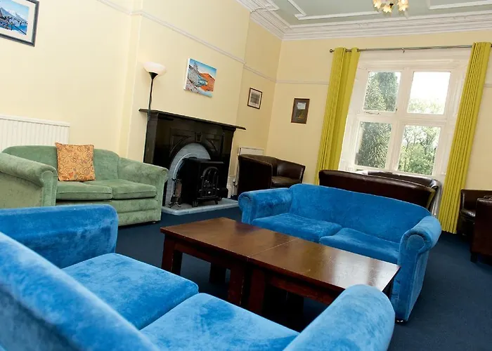 واي إتش إيه هولي هاو بيت شباب